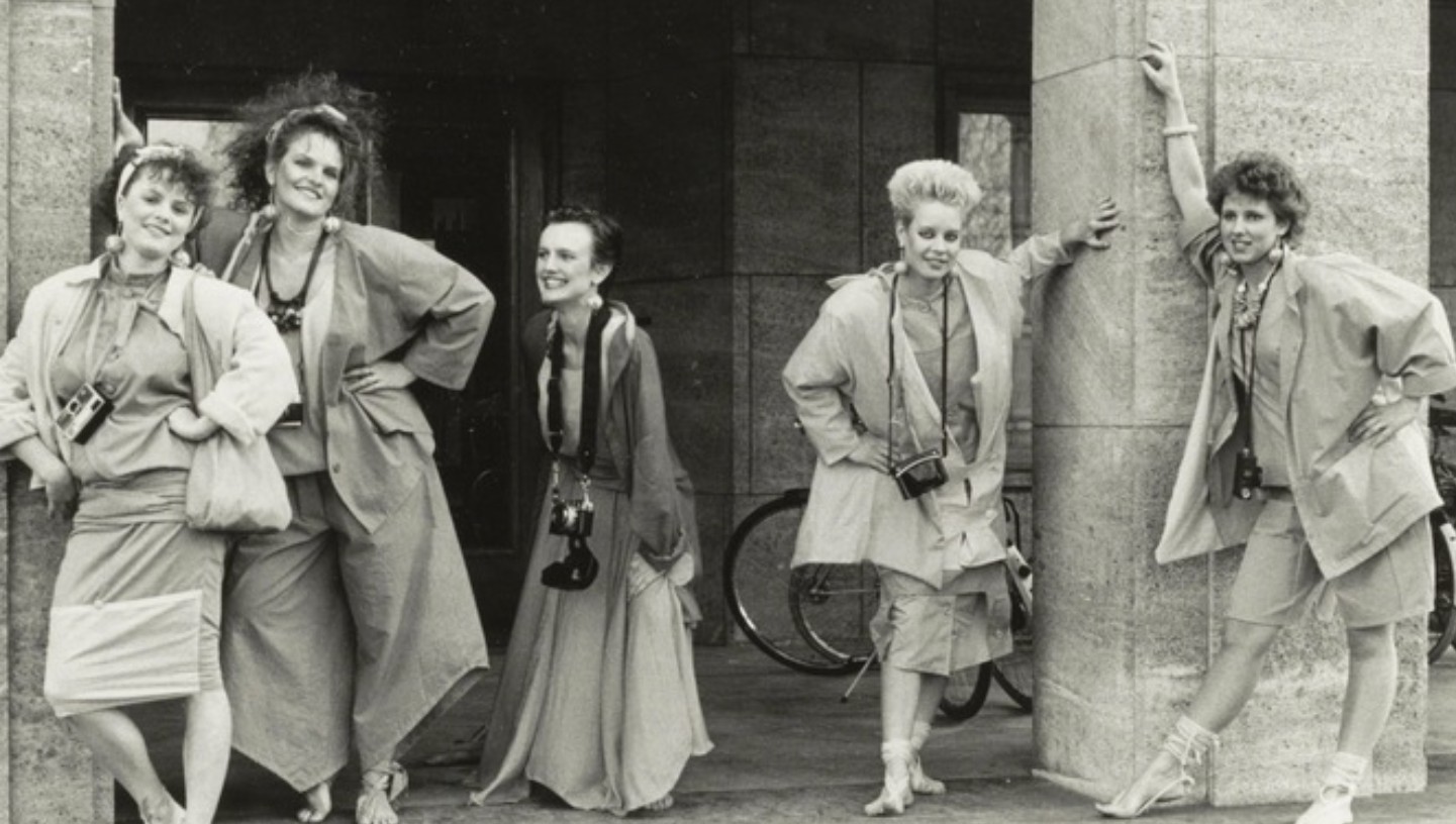 Mode van de afgelopen 75 jaar: wat droeg jij in...