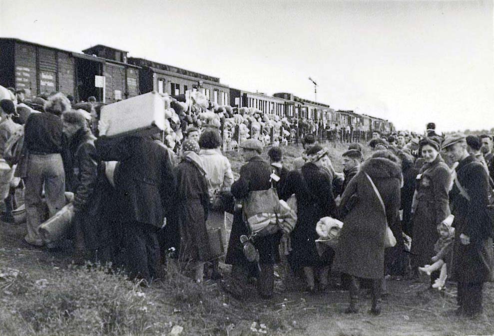 Foto van Rudolf Breslauer van een transport in 1942 of 1943. Uit het album van Westerbork-commandant Albert Konrad Gemmeker. (Wikimedia Commons)
