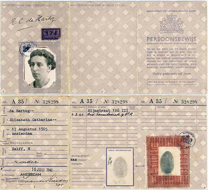 Het vervalste persoonsbewijs van de Joodse Els Kalff-de Hartog – de J van Jood ontbreekt. (Amsterdam Museum)