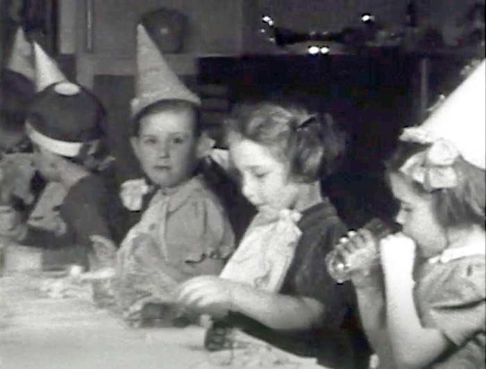 Het verjaardagsfeestje van Joke (Yoka) Verdoner, ze werd hier vijf jaar. Still uit de video ‘Excerpts from private film collections of prewar Jewish life’. © United States Holocaust Memorial Museum